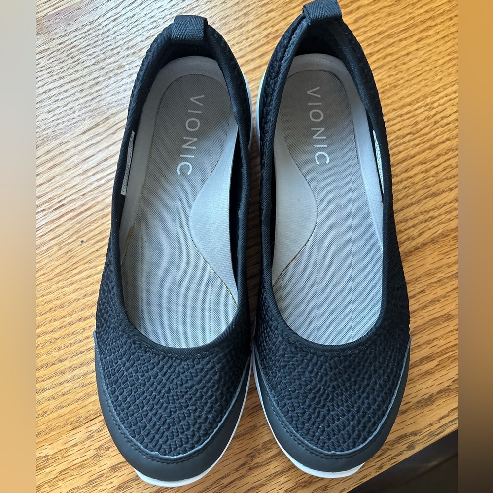 Vionic Women's Textured Black Slip Ons